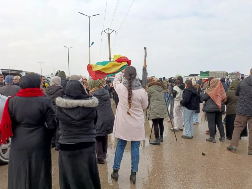 Gelê Qamişlo, Amûdê û Dirbesiyê ket ser riya Hesekê