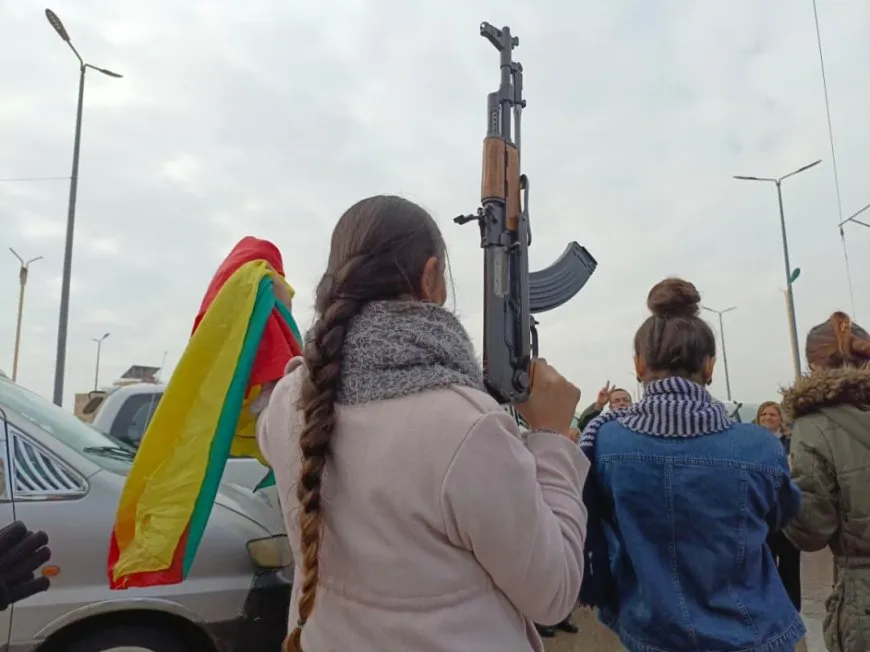 Gelê Qamişlo, Amûdê û Dirbesiyê ket ser riya Hesekê