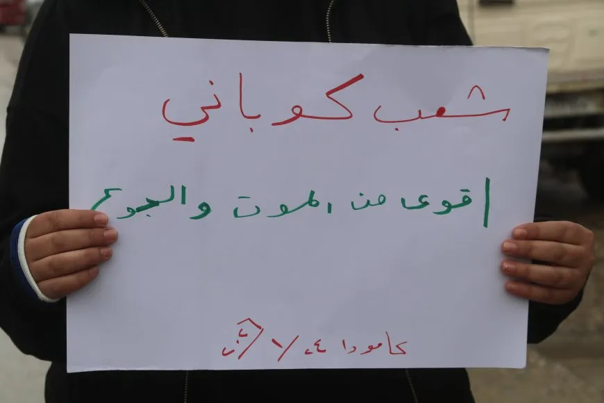 Dengên li hember dorpêça li ser Kobanê bilind dibin
