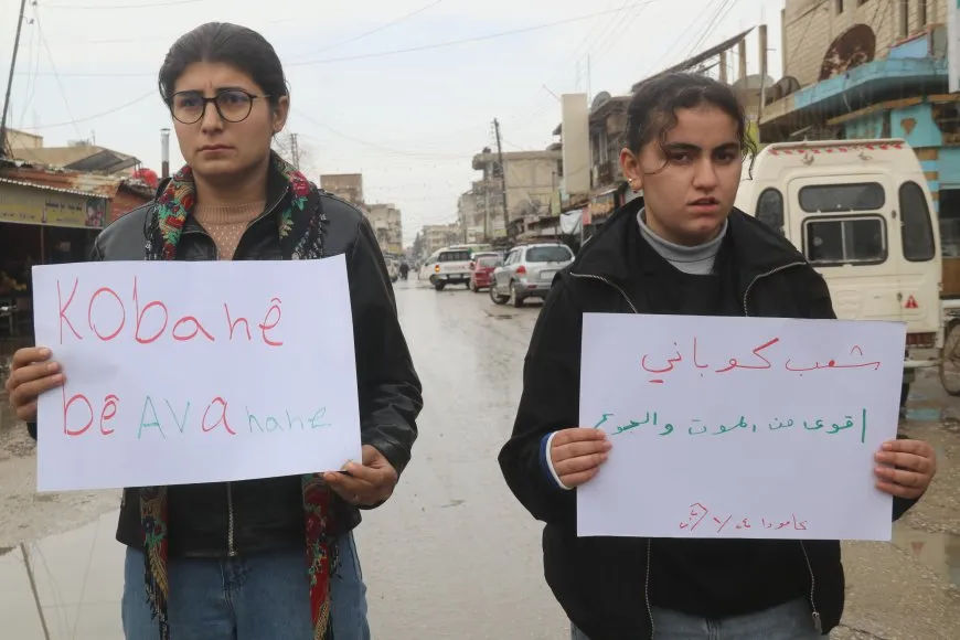 Dengên li hember dorpêça li ser Kobanê bilind dibin