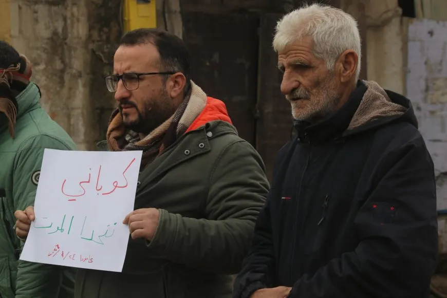 Dengên li hember dorpêça li ser Kobanê bilind dibin