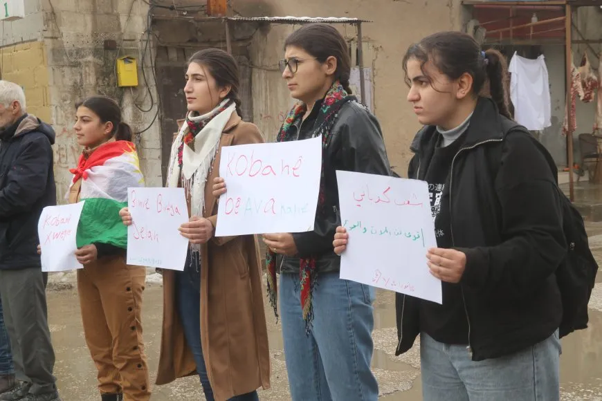 Dengên li hember dorpêça li ser Kobanê bilind dibin