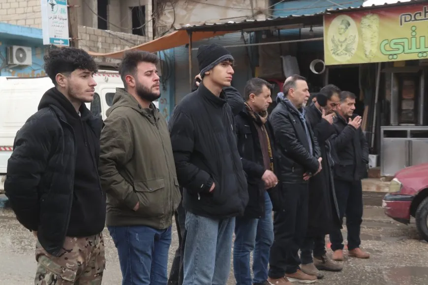 Dengên li hember dorpêça li ser Kobanê bilind dibin