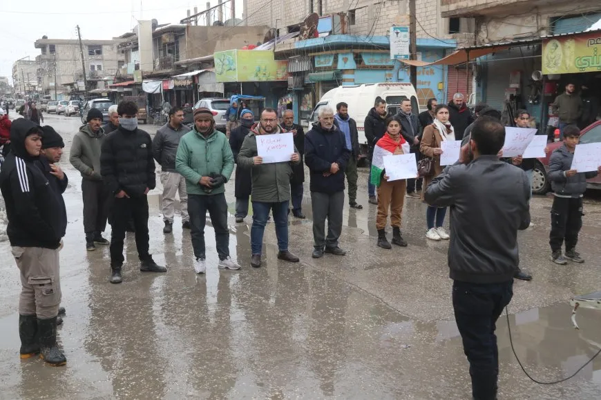 Dengên li hember dorpêça li ser Kobanê bilind dibin