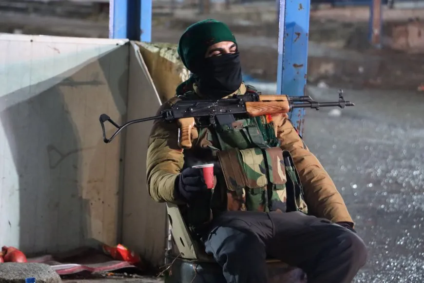 Gelê Rojava li hundir û derveyî bajaran nuqteyên parastinê danîne