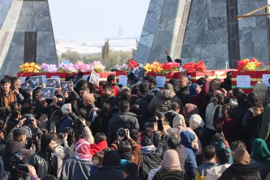 Gelê Kobanê 16 şehîdên parastina rûmeta xwe oxir kirin