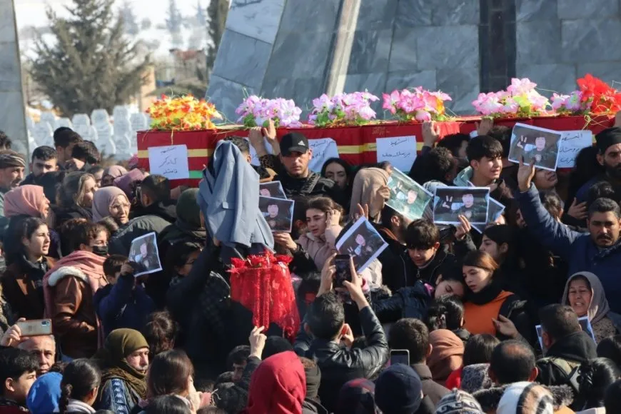 Gelê Kobanê 16 şehîdên parastina rûmeta xwe oxir kirin