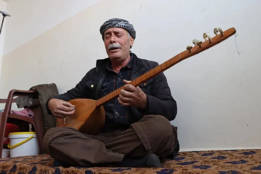 Ji koçberekî li dibistanê bicih bûye stranên bîranîna şehîdan
