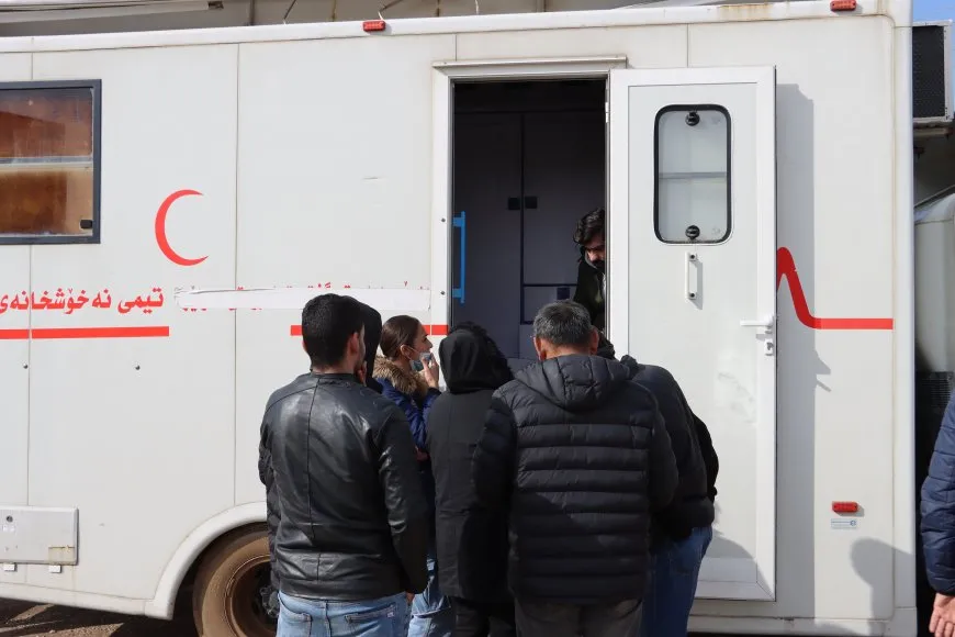 Rêxistinên Kurdistanî û Ewropî alîkariyên mirovî li koçberan belav dikin