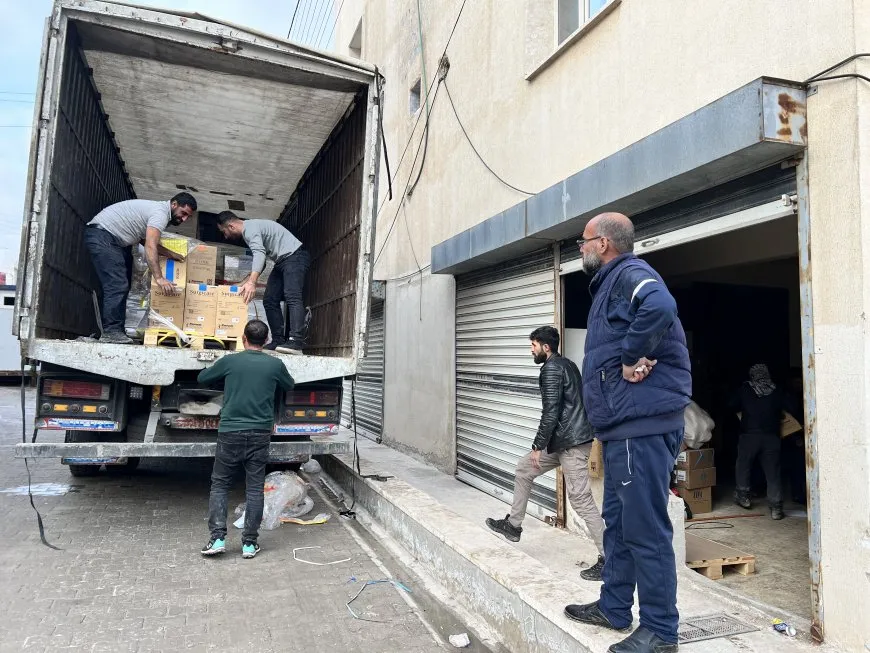 5 kamyonên Xaça Sor gihîştin Kobanê