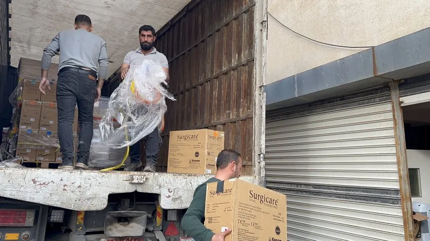 5 kamyonên Xaça Sor gihîştin Kobanê