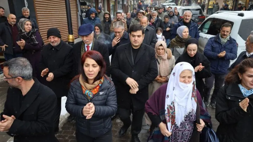  Li gelek bajarên Bakûr berxwedana Rojava hate silavkirin