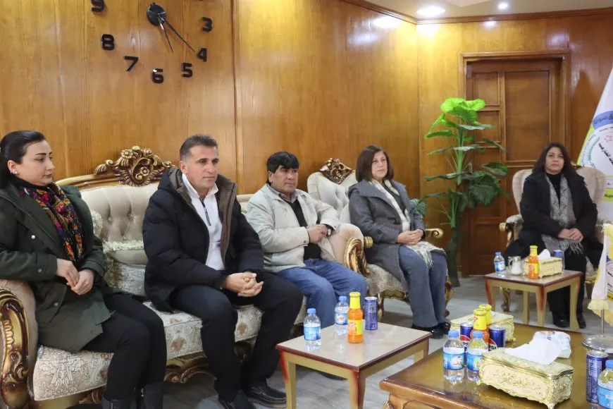 Şandeya KNK’ê hat Rojava