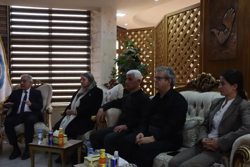 Şandeya KNK’ê hat Rojava