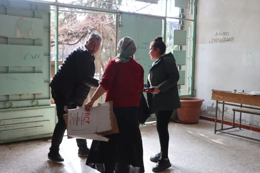 Di nava koçberan de hevkariya ji bo pêdiviyan