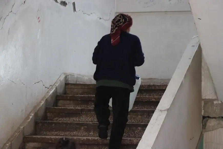 Di nava koçberan de hevkariya ji bo pêdiviyan