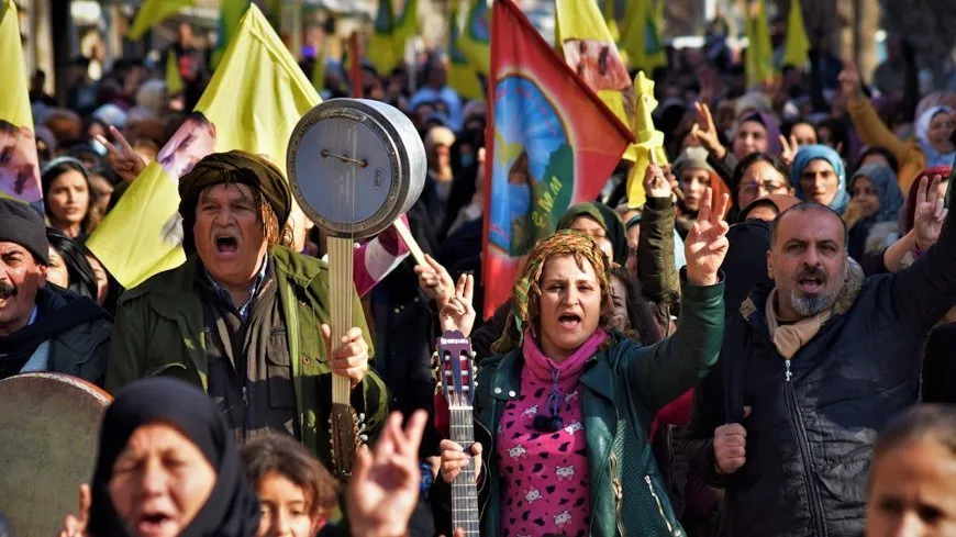 Rûspiyên Rojava xeteriya zimanê kînê û provokasyonan şiyar kirin