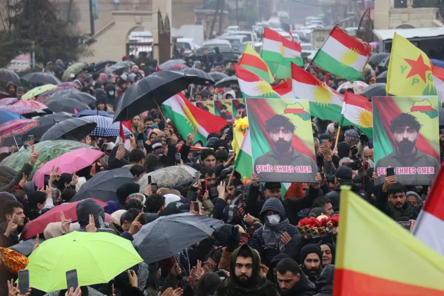 Bi hezaran kesî şehîd Ehmed Omer ber bi Başûr ve oxir kir