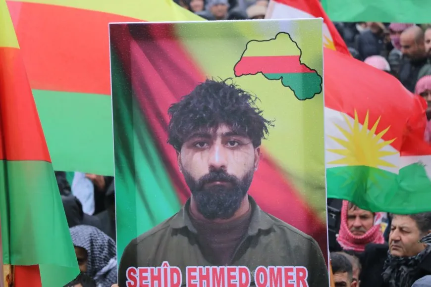 Bi hezaran kesî şehîd Ehmed Omer ber bi Başûr ve oxir kir