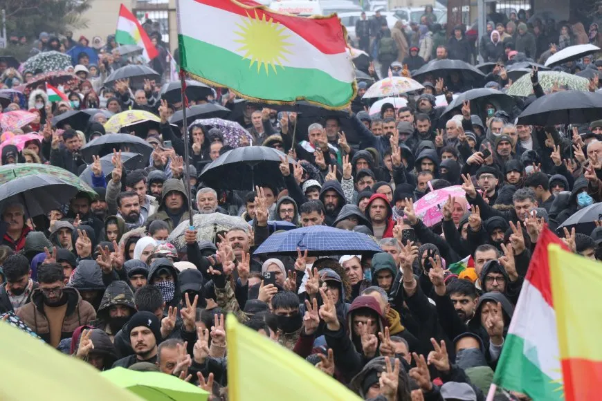 Bi hezaran kesî şehîd Ehmed Omer ber bi Başûr ve oxir kir