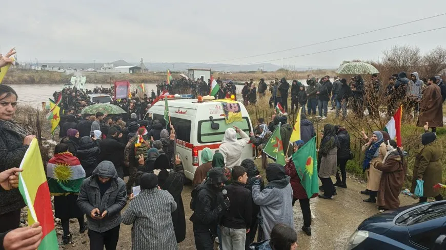 Cenazeyê şehîd Ehmed Omer derbasî Başûr bû