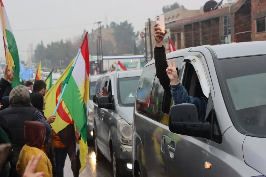 Cenazeyê şehîd Ehmed Omer derbasî Başûr bû