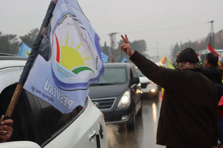 Cenazeyê şehîd Ehmed Omer derbasî Başûr bû