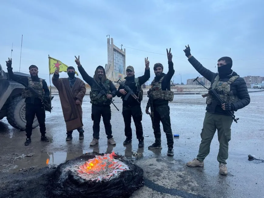 Xelkê Rojava bi ruhê yekitî û berpirsiyariyê û kolanên xwe diparêze