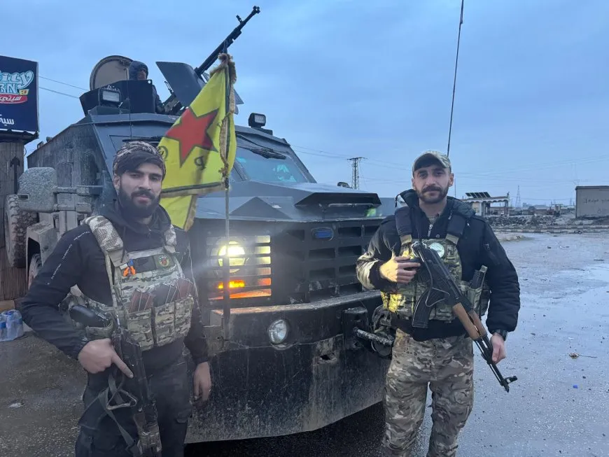 Xelkê Rojava bi ruhê yekitî û berpirsiyariyê û kolanên xwe diparêze