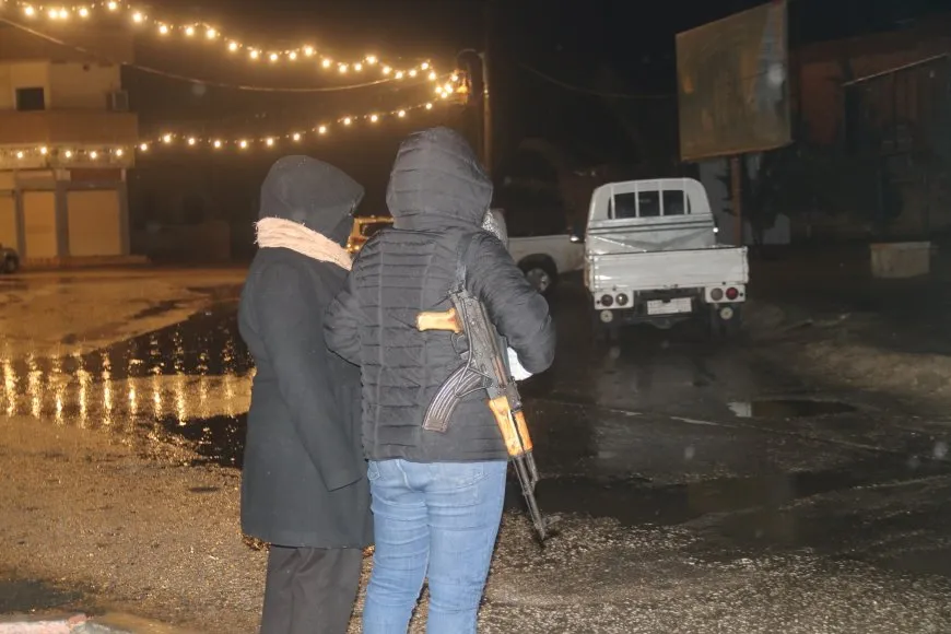 Xelkê Rojava bi ruhê yekitî û berpirsiyariyê û kolanên xwe diparêze