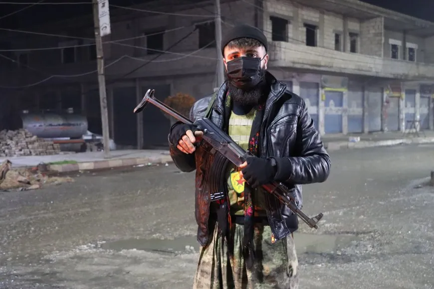 Xelkê Rojava bi ruhê yekitî û berpirsiyariyê û kolanên xwe diparêze