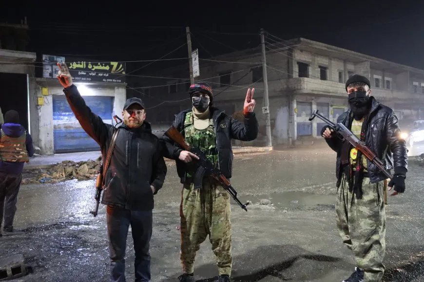 Xelkê Rojava bi ruhê yekitî û berpirsiyariyê û kolanên xwe diparêze