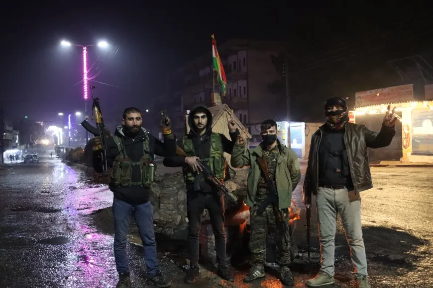 Xelkê Rojava bi ruhê yekitî û berpirsiyariyê û kolanên xwe diparêze