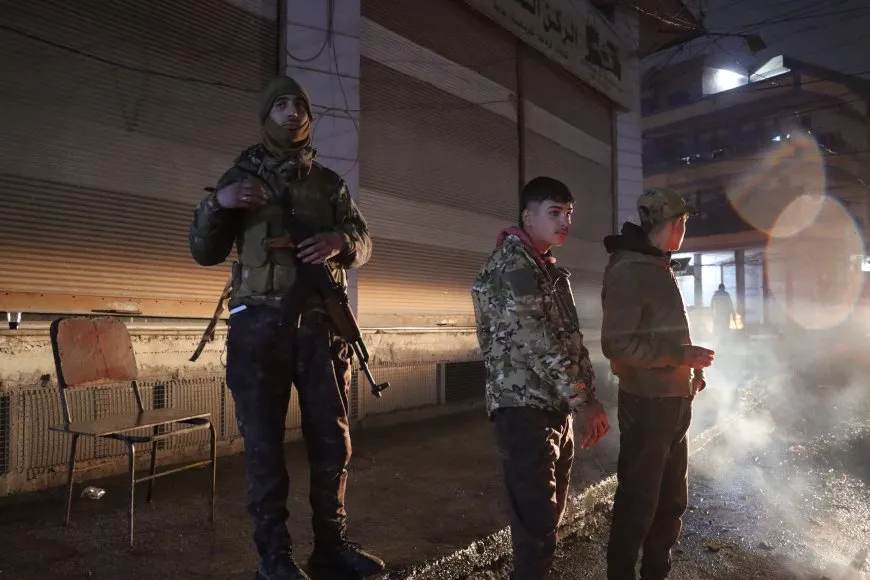 Xelkê Rojava bi ruhê yekitî û berpirsiyariyê û kolanên xwe diparêze