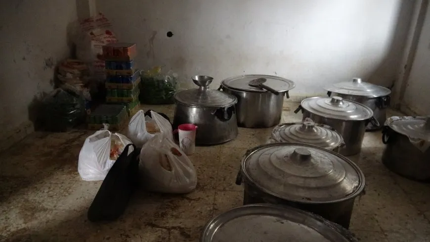 Şêniyên Girkê Legê xwarinê ji şervanan re amade dikin