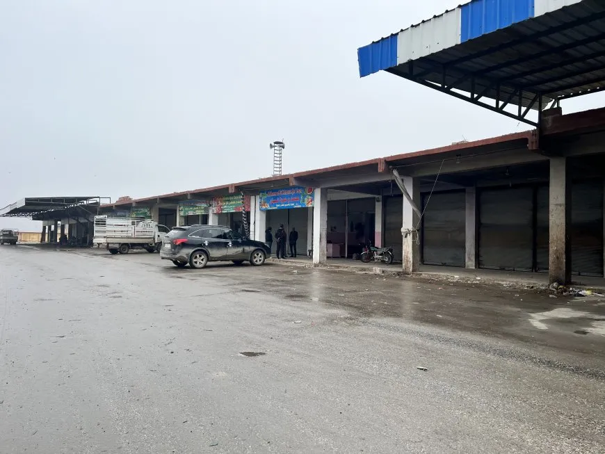 Dorpêça li ser Kobanê: Bazara sebzeyan girtî ye, sebze û fêkî peyda nabin