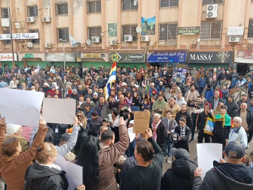 Li Siwêdayê bi hezaran kes li qadê bûn