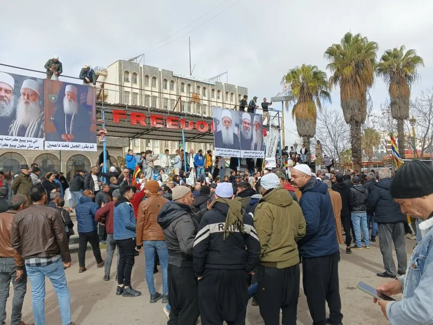 Li Siwêdayê bi hezaran kes li qadê bûn