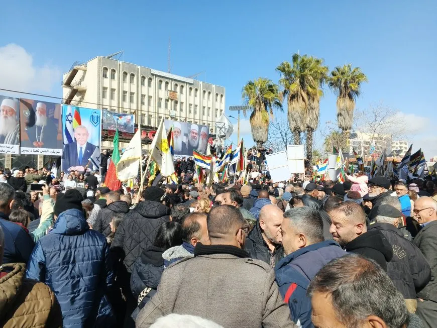 Li Siwêdayê bi hezaran kes li qadê bûn