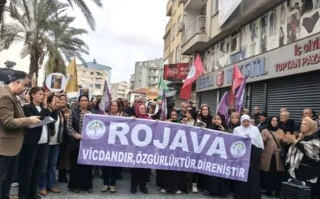 Li Antalya û Hatayê çalakiyên piştevaniya bi Rojava re