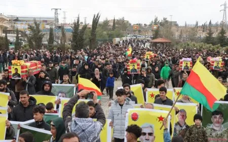 Li Kobanê merasîma 12 şehîdan