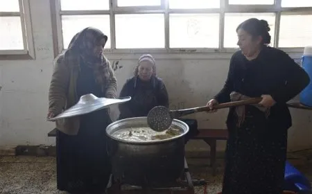 Malbatên şehîdan li Til Temirê xwarin ji bo şervanan amade kir