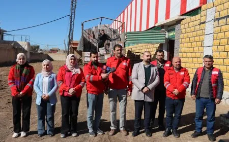 Heyva Sor a Kurd û Kanal 8’ê 45 ton derman radestî Desteya Tenduristiyê kirin