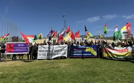 Li Awustralyayê şandeya Kurd li parlamentoyê bi partiyan re civiya