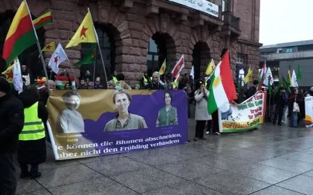 Li bajarê Mainzê yê Almanyayê bi hinceta ala YPG`ê meş hat astengkirin