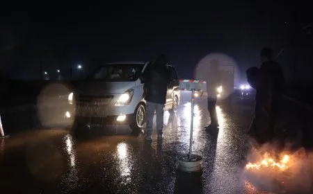 Tevî baranê gelê Rojava herêmên xwe diparêze
