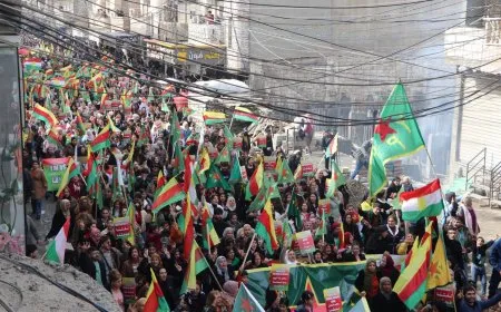 Li Hesekê û Dirbêsiyê di meşan de mafên destûrî hatin xwestin