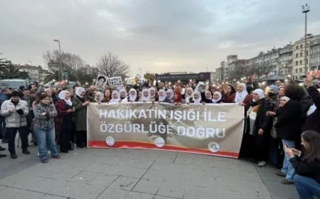 Li Stanbolê komploya 15’ê Sibatê hat şermezarkirin