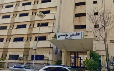 Bijîşkên Laziqiyê rewşa debarê û derengmayîna mûçeyan rabûn protesto kir