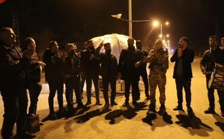 Bi ruhekî komî gelê Rojava bajarên xwe diparêze